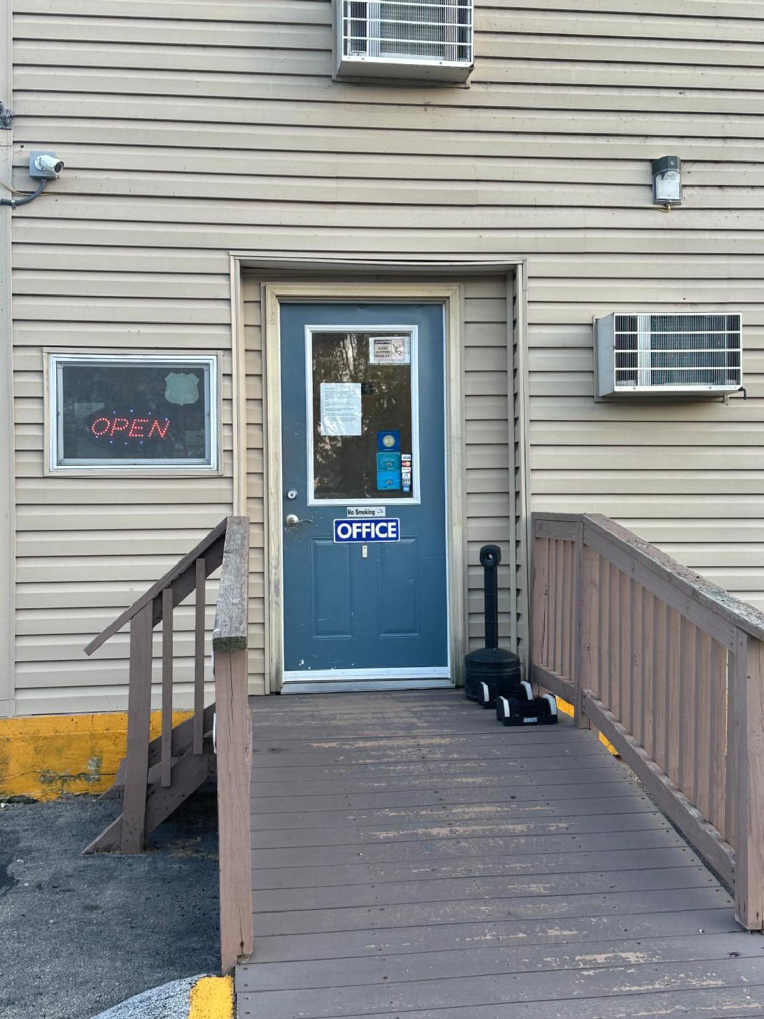 Relax Inn Streator Exterior photo